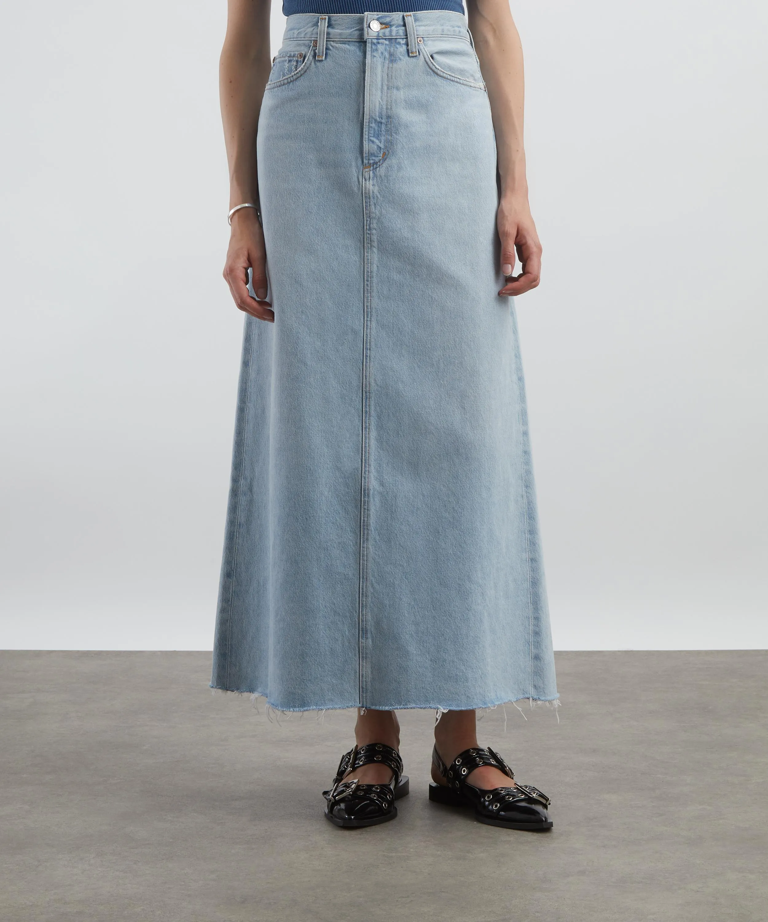 Hilla Denim Maxi-Skirt in Practice