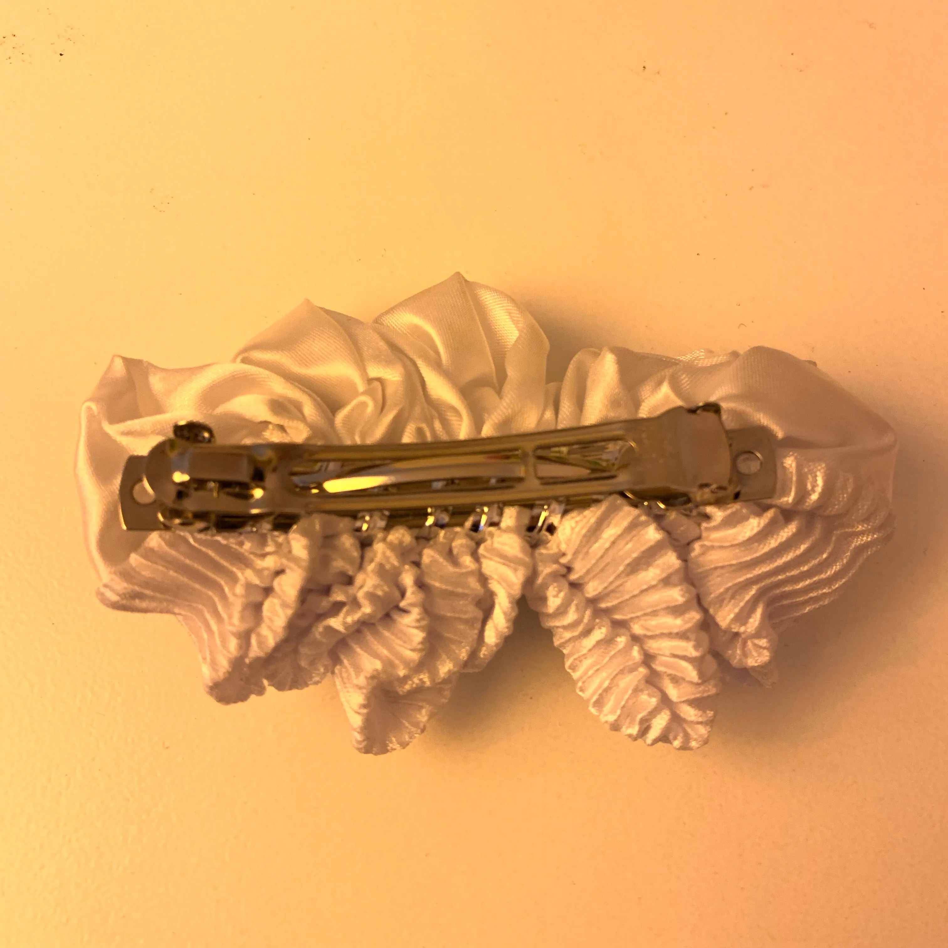 Satin gathered 80’s barrette