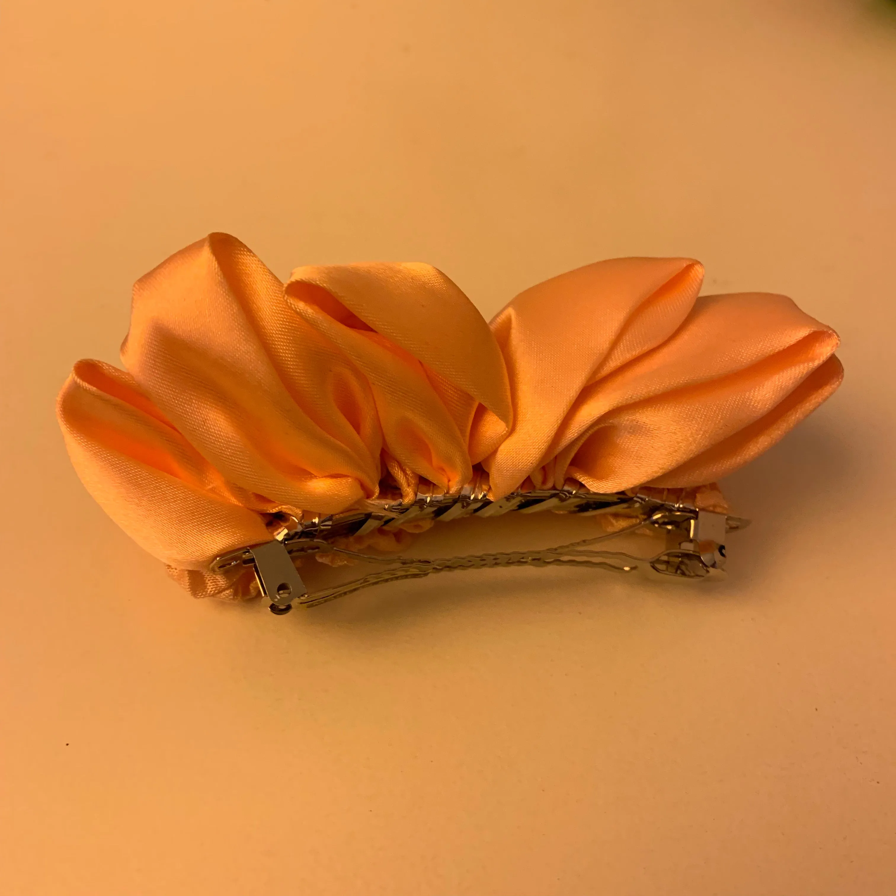 Satin gathered 80’s barrette